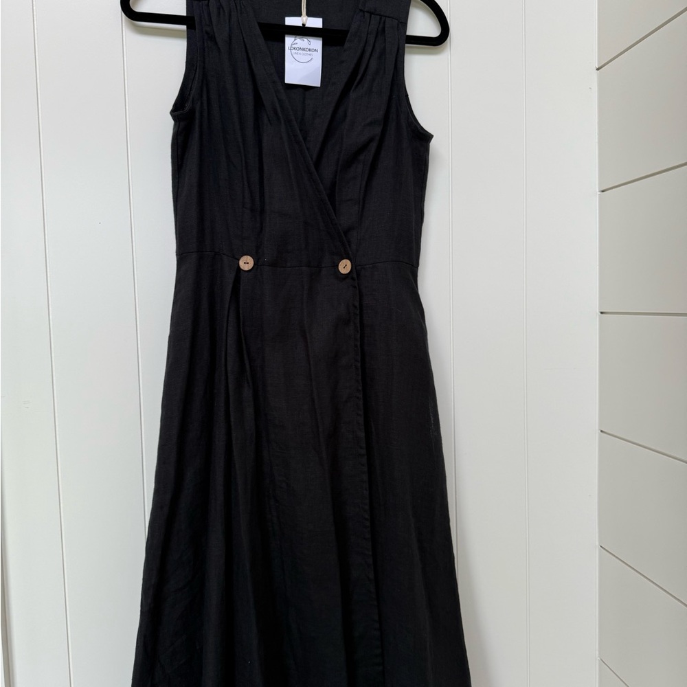 Black and Gold Sleeveless V-Neck Midi Dress